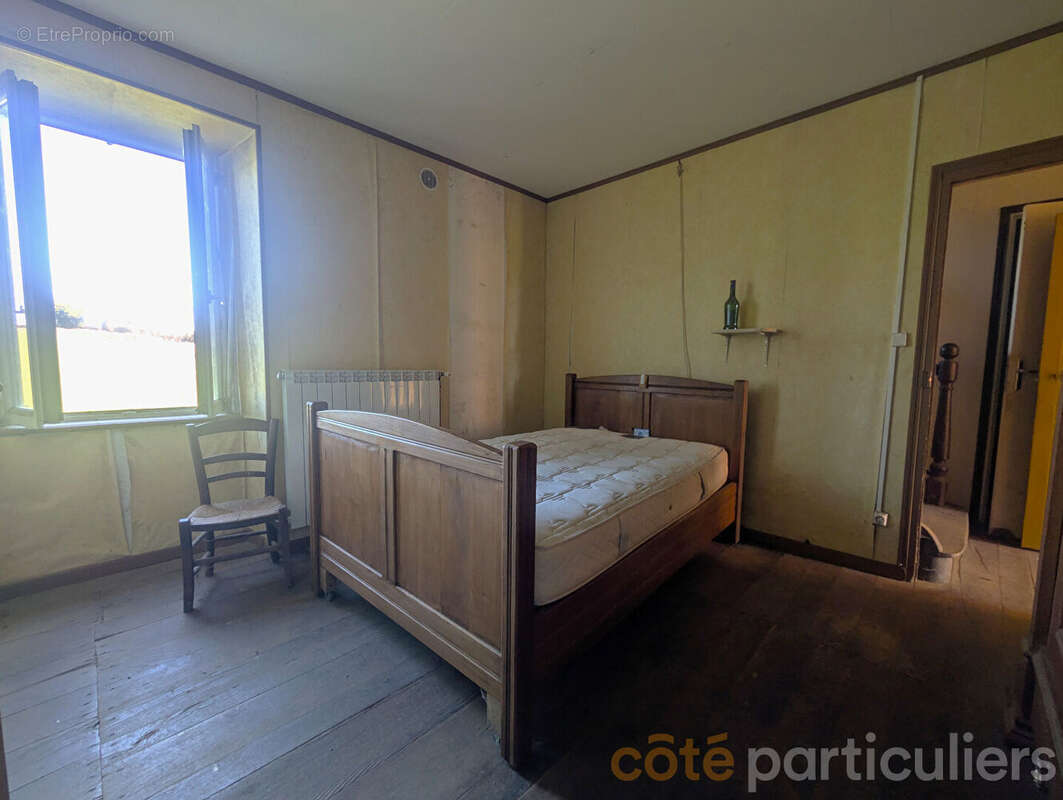 Maison à COMPS-LA-GRAND-VILLE