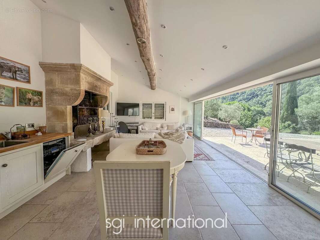 Maison à LA GARDE-FREINET