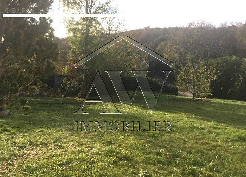 Terrain à SAINTE-GENEVIEVE