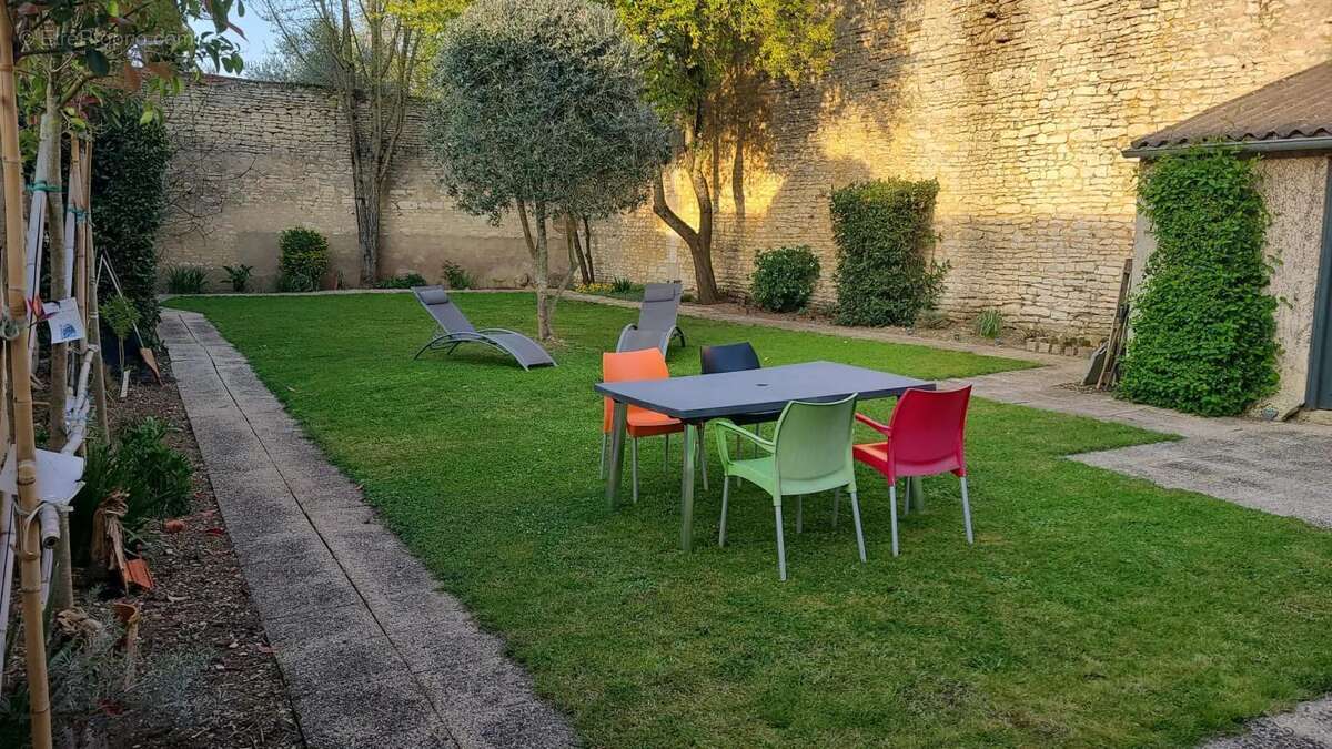 Maison à NEUVILLE-DE-POITOU