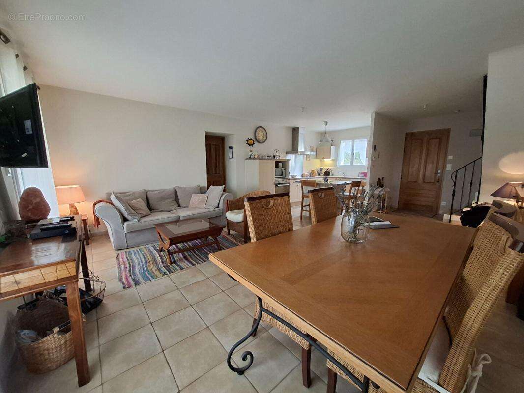 Sault (84390)  villa 200 m², 5 chambres avec gîte et piscine intérieure, garage, terrain 1700 m² - photo 15