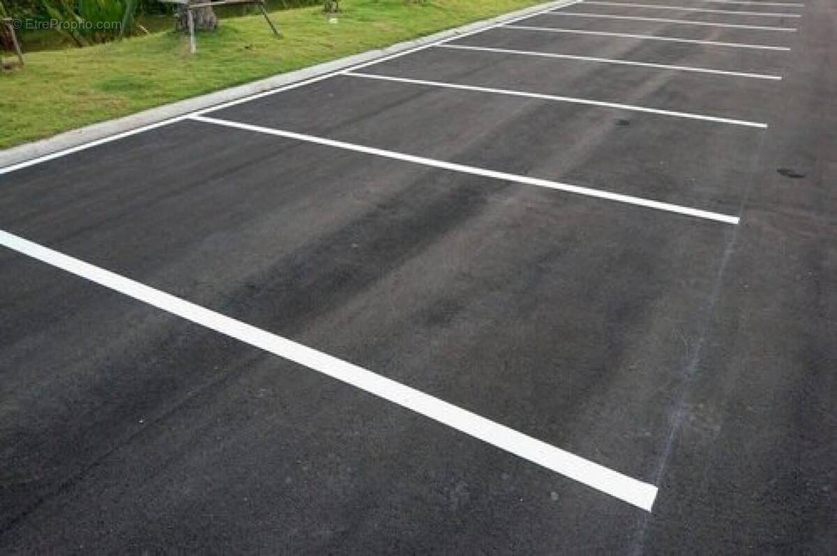 Photo 1 - Parking à AGDE