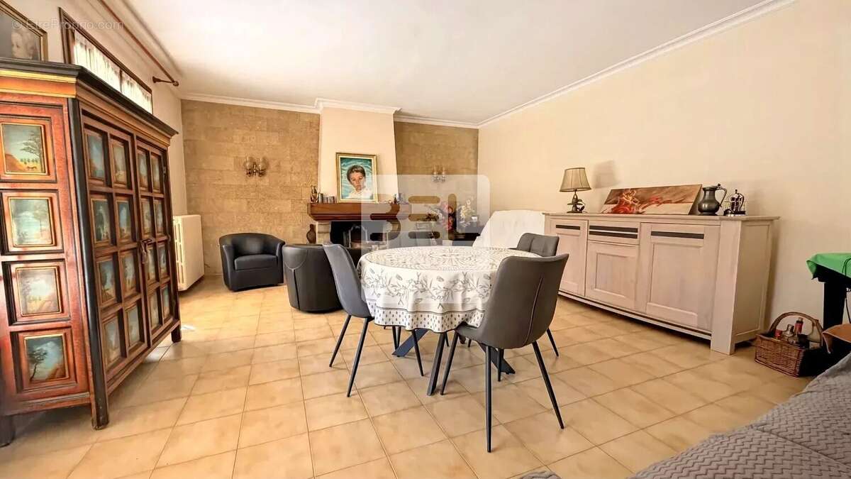Maison à LE PONTET