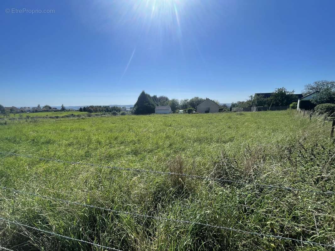 Terrain à LONNY