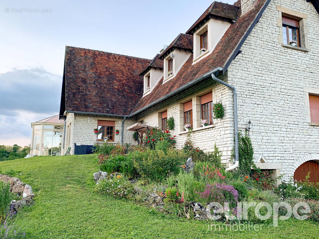 Maison à AVALLON