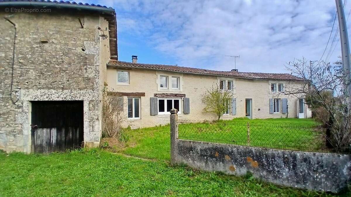 Maison à CHAMPAGNE-MOUTON