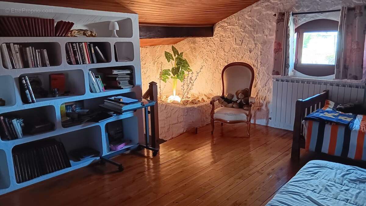 Maison à MONTREJEAU