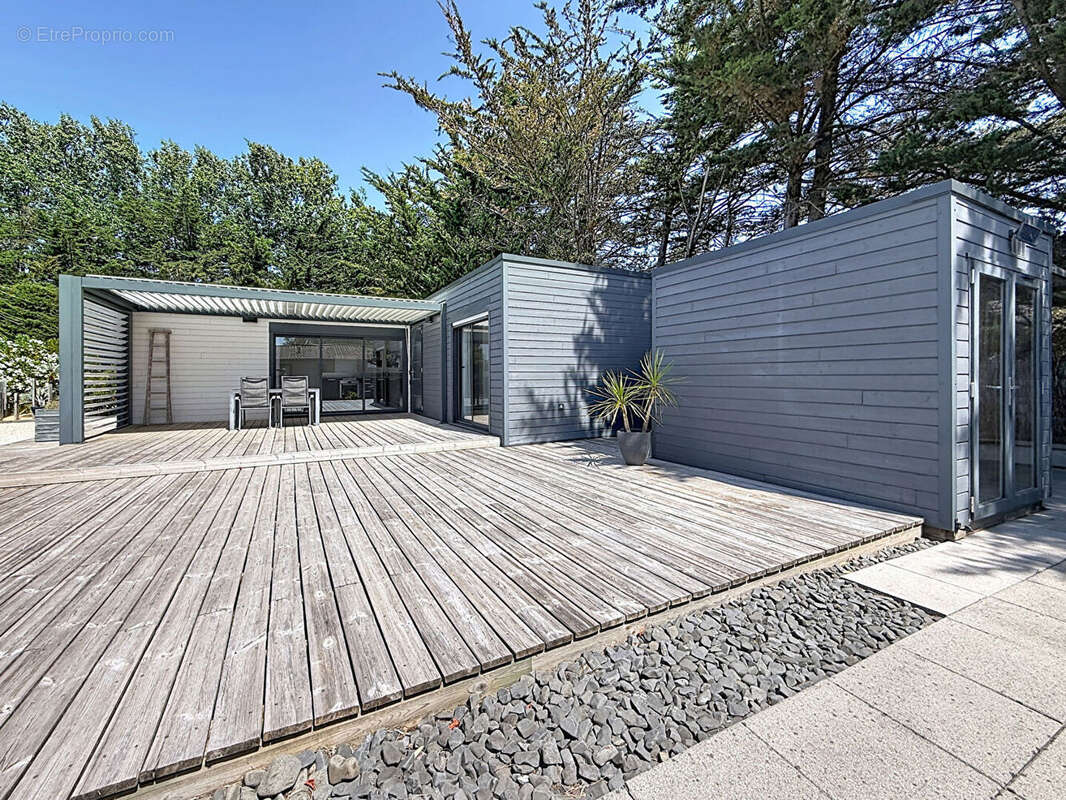 Chalet contemporain - 64m² - 2 chambres - Piscine - PRL ouvert à l'année - photo 3
