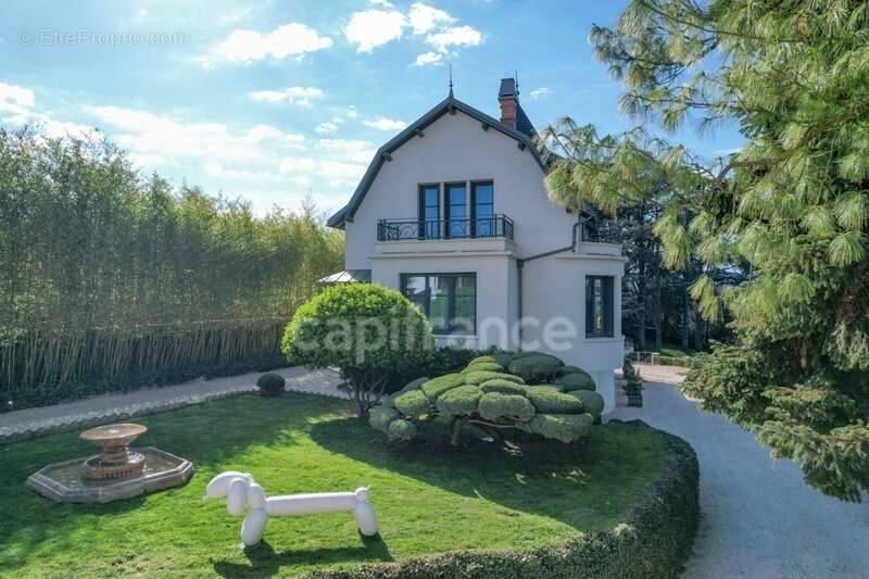Maison bourgeoise 255 m² entièrement rénovée, parc clos et arboré de 4 303 m² (piscinable), 3 garages, terrasse, jacuzzi - photo 26