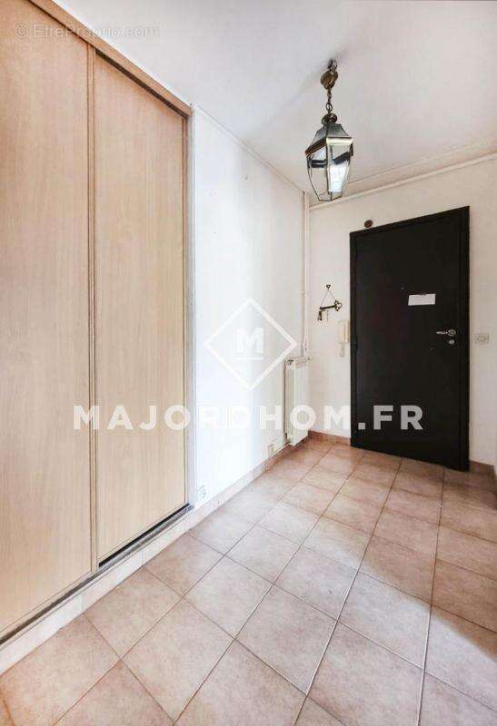 Appartement à MARSEILLE-4E