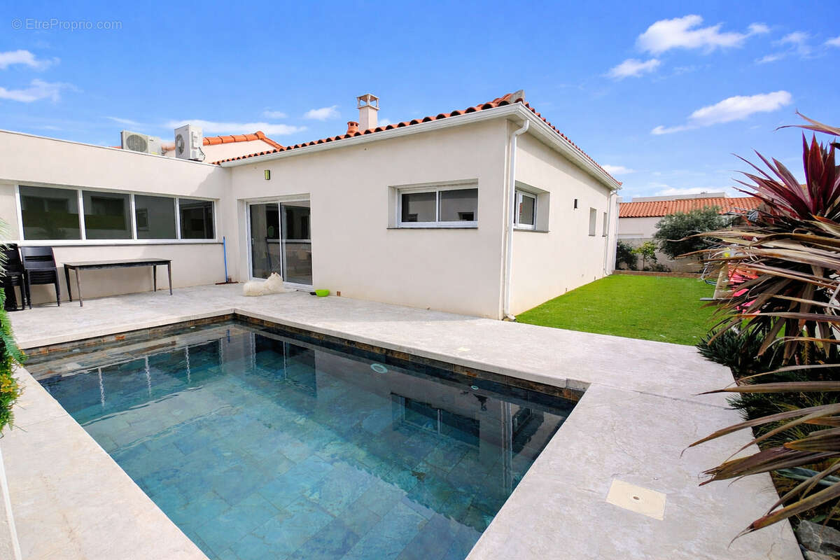 Maison à VILLELONGUE-DELS-MONTS