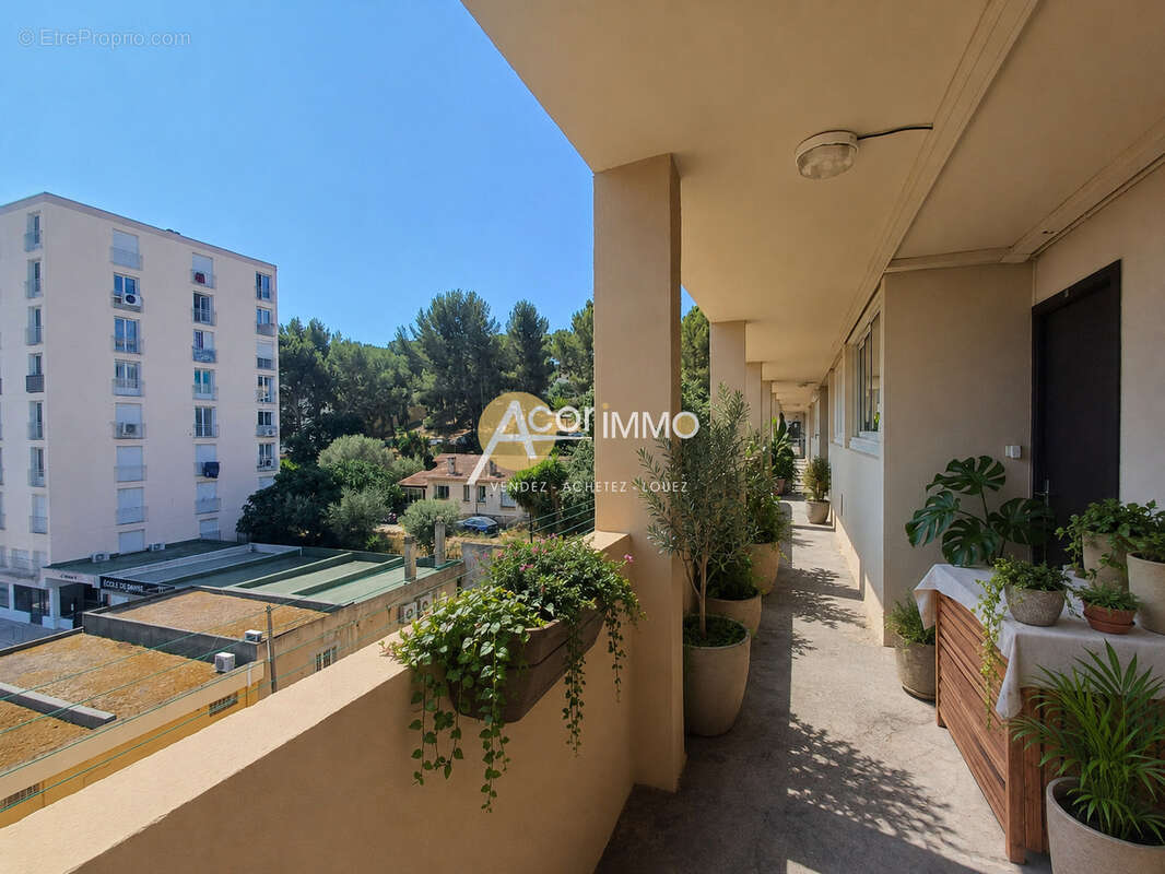 La seyne sur mer duplex t4 au 3me avec asc et cave et paking collectif - photo 3