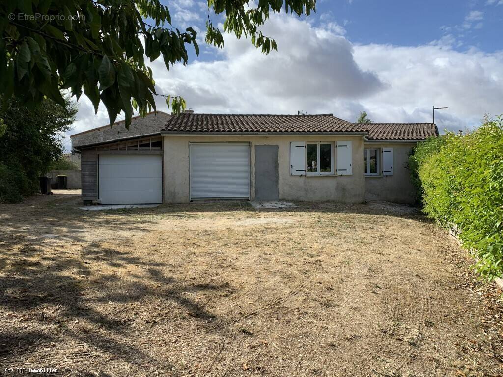 Maison à RUFFEC