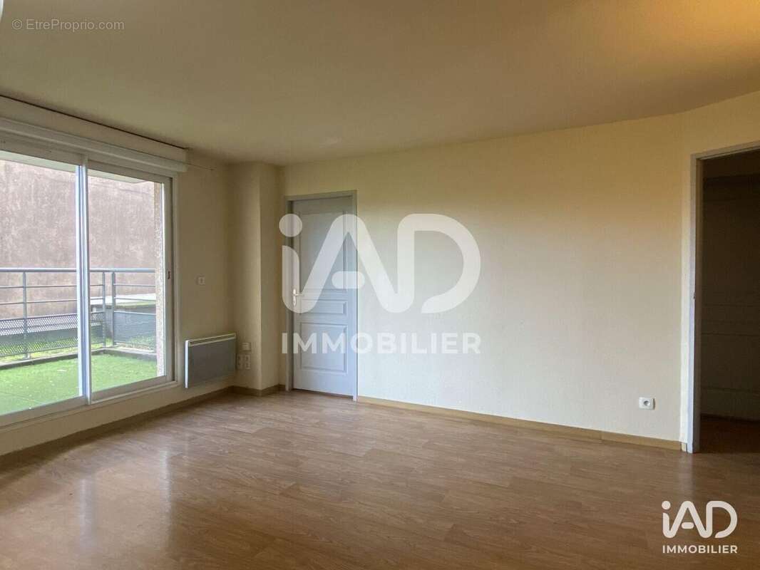 Photo 3 - Commerce à CASTELGINEST