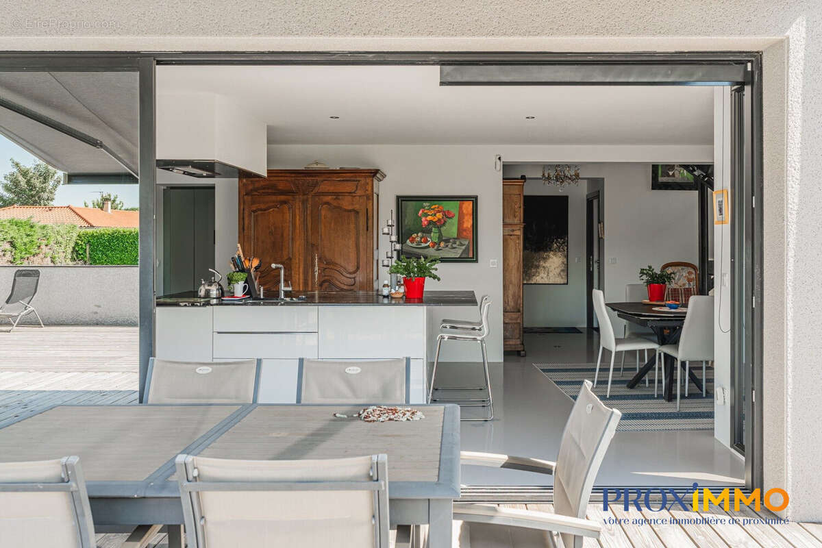 Maison 115 m² à Saint-Hilaire-De-La-Cote  - photo 6