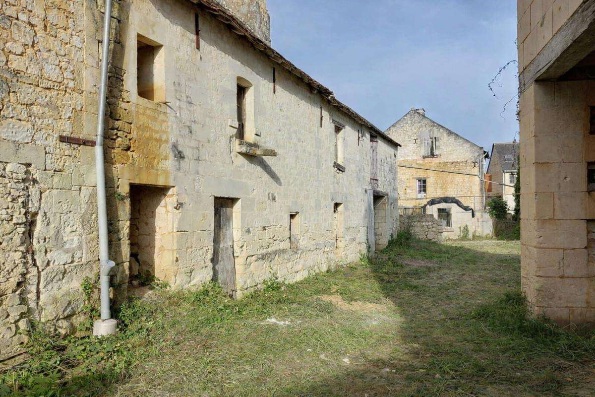 LERNÉ (37500) : Ensembles de Bâtisses à rénover (315 m2) - photo 3