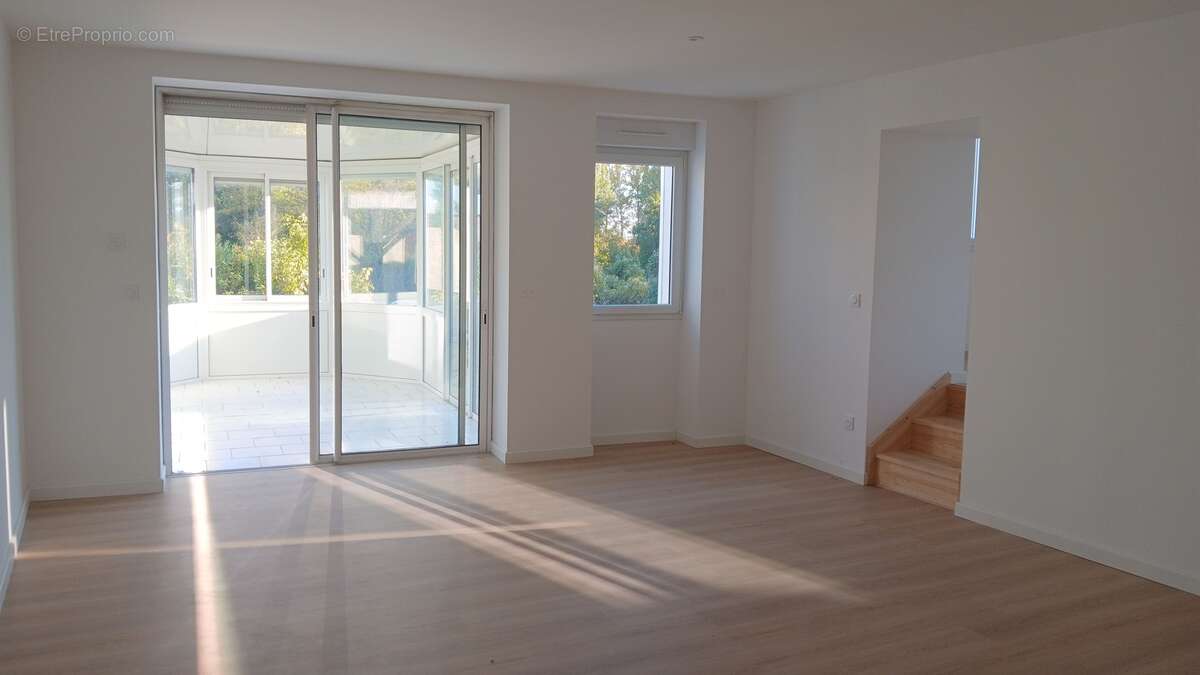 Appartement à MONTIGNAC-LE-COQ