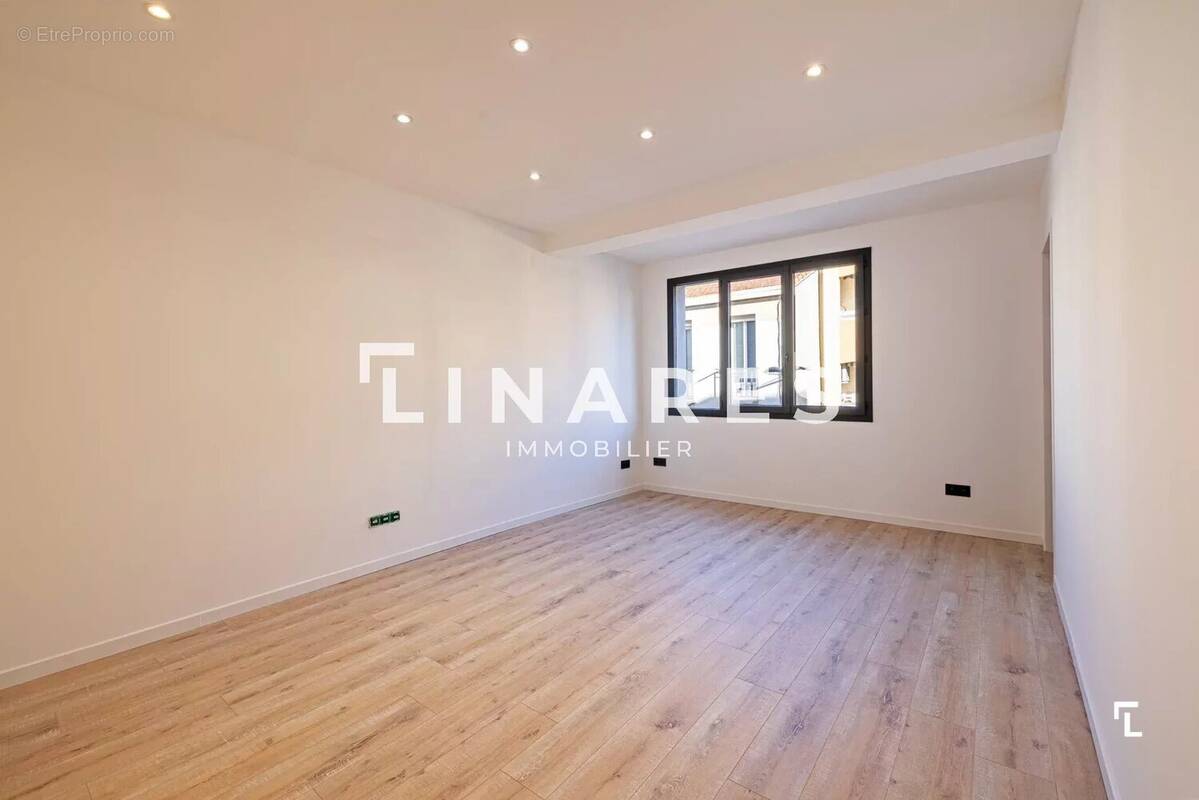 Appartement à MARSEILLE-5E