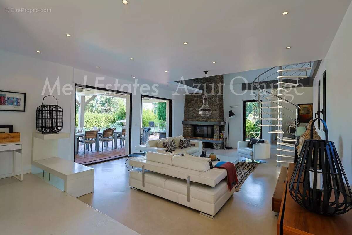 Maison à PLAN-DE-LA-TOUR