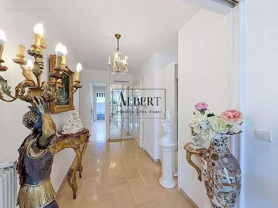 Cannes Centre – Élégant 3 pièces au cœur d’un parc historique - photo 11