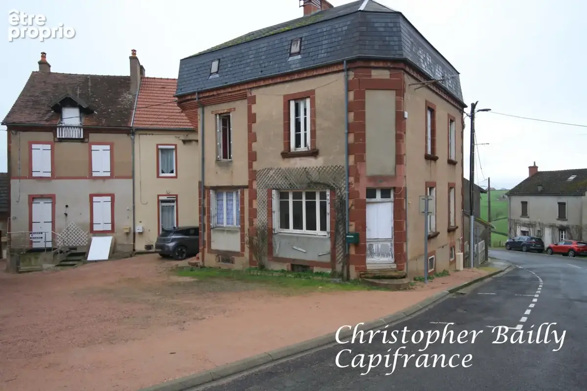 Maison de village, 4 chambres, avec garage et cour - photo 2