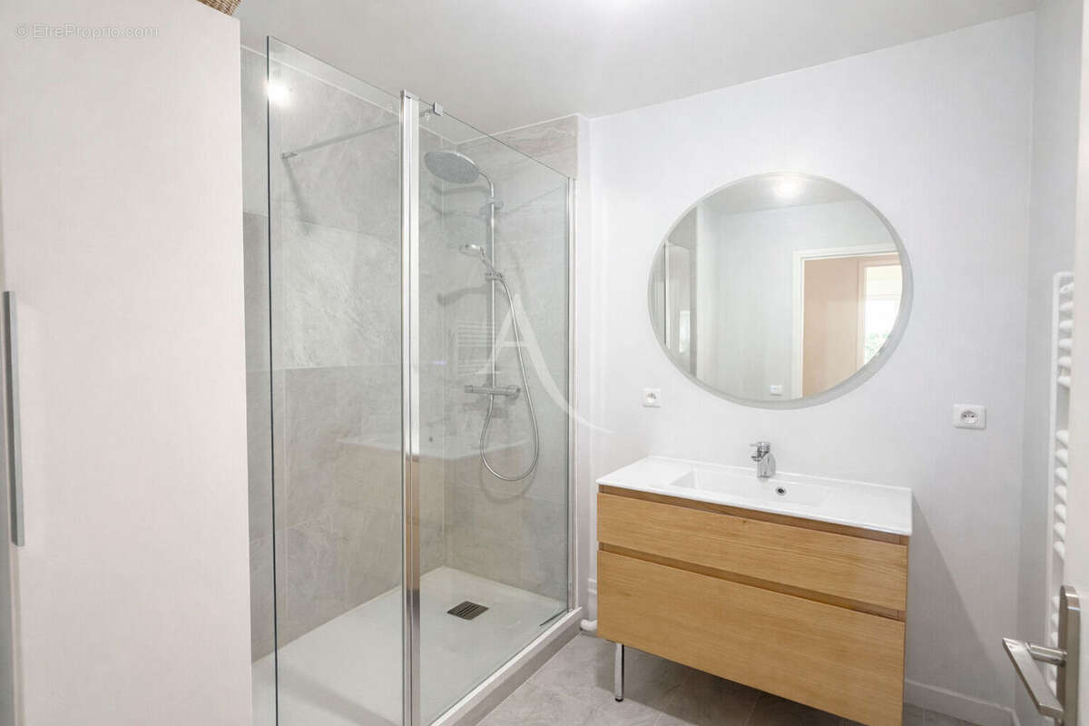 Appartement - 3 pièces - 74 m2 - jardin de 95m2 - box - PMR - photo 6