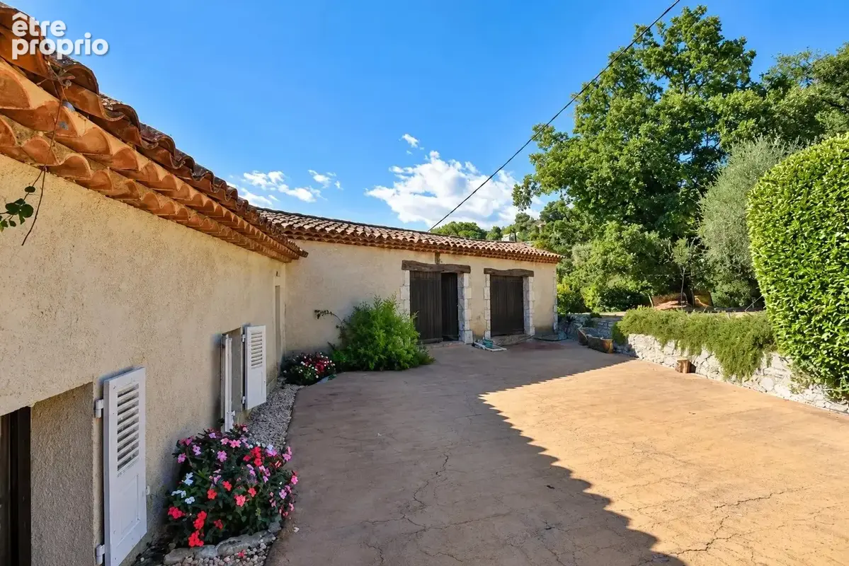 Callian– Propriété de caractère 300 m²  avec 5 chambres, piscine et terrain 1,38 ha - photo 20