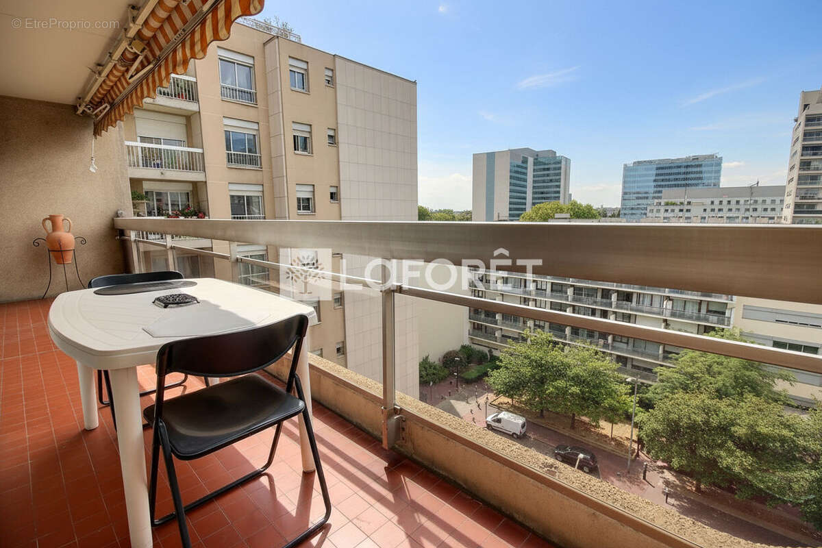 Appartement à COURBEVOIE