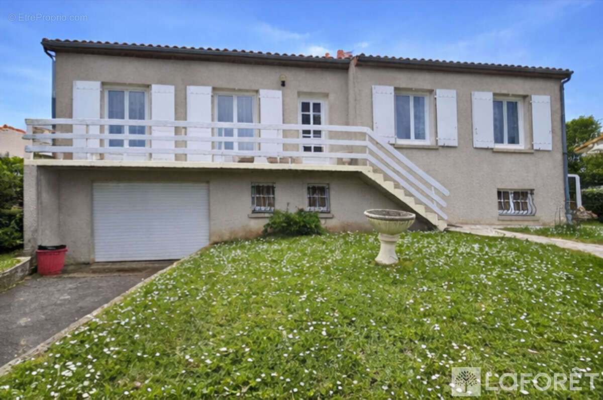 Maison à SAINTES