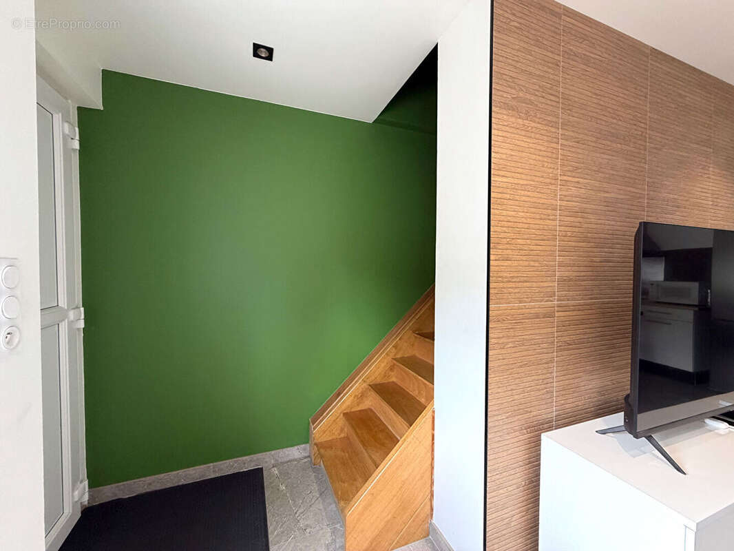 SAINT-JULIEN-LES-VILLAS, T3 en duplex rénové, de 52 m² avec terrasse privative - photo 5