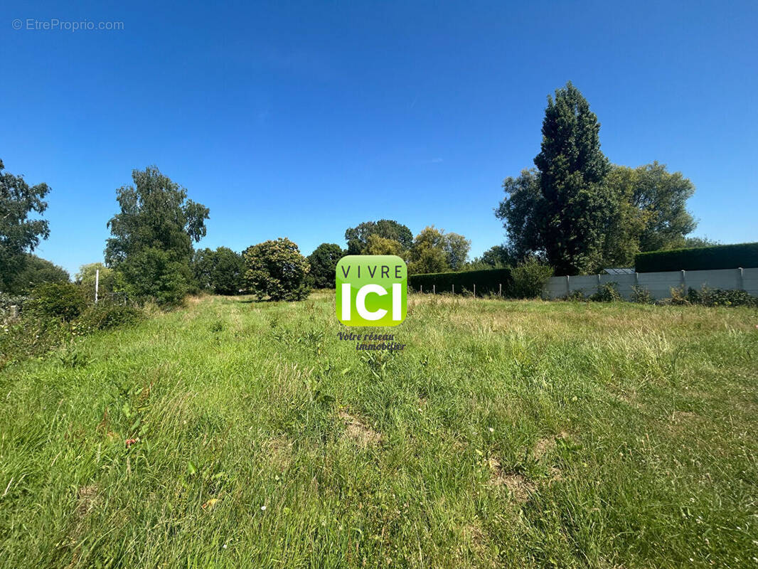 Terrain à SAINTE-ANNE-SUR-BRIVET