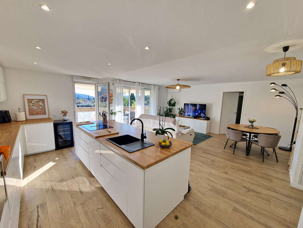 Appartement à CARROS