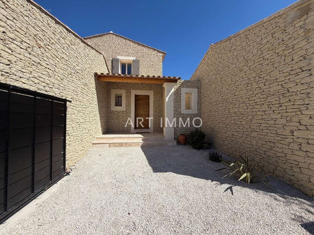 Maison à GORDES