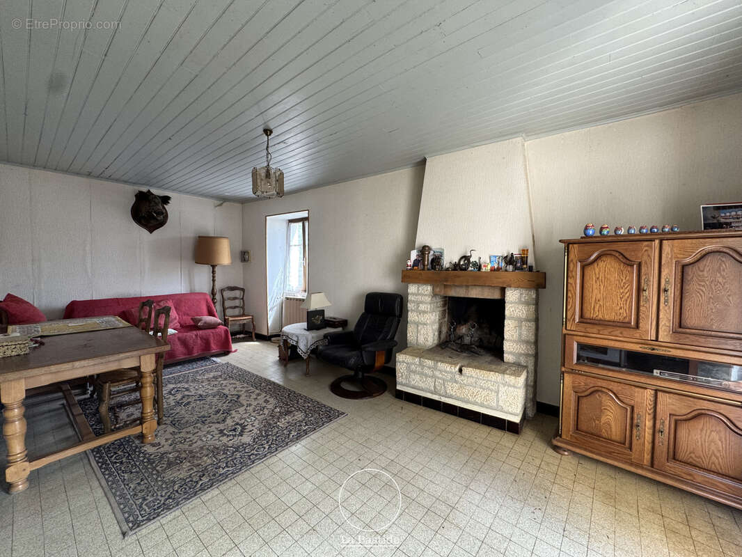 Ferme avec terrains et dépendances à rénover - SOYANS - photo 9
