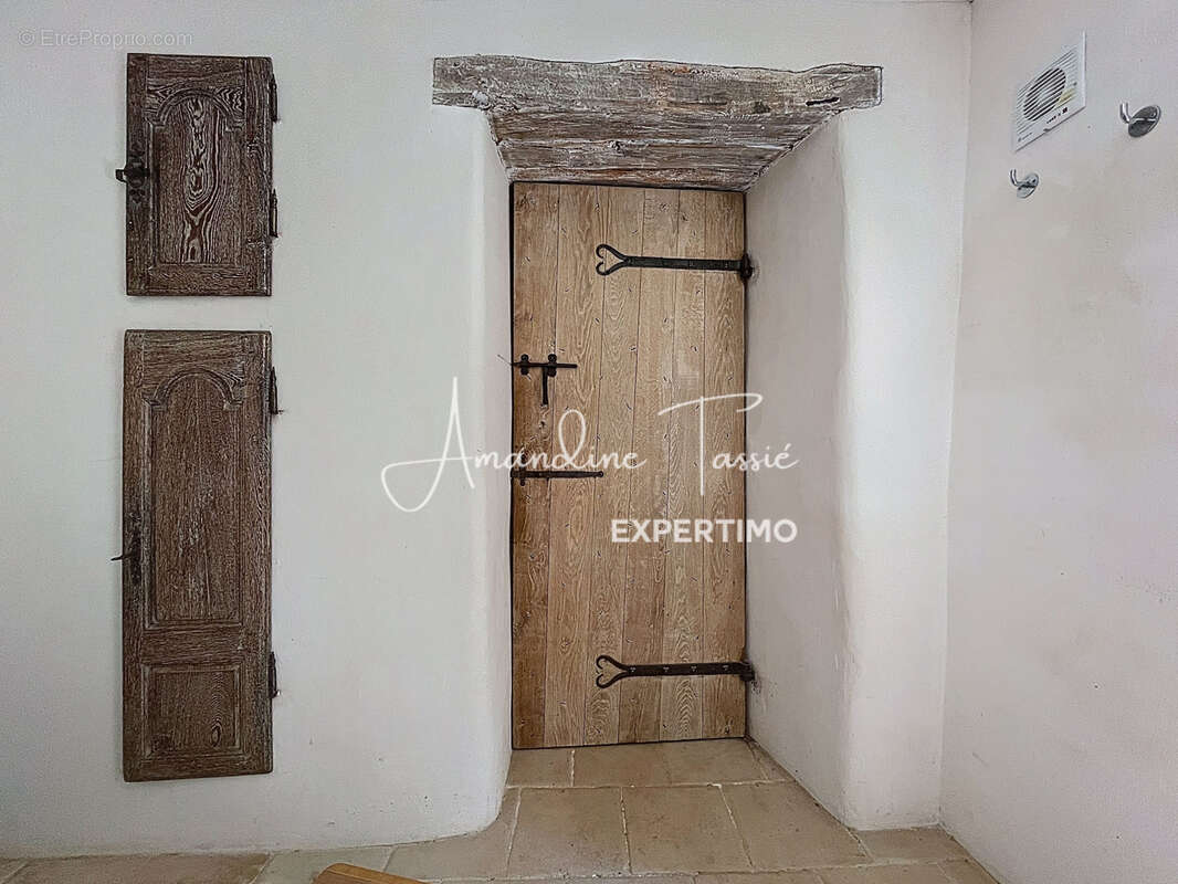 À vendre   Ancien prieuré du XIVe siècle entièrement rénové   Larzac, charme et autonomie - photo 12