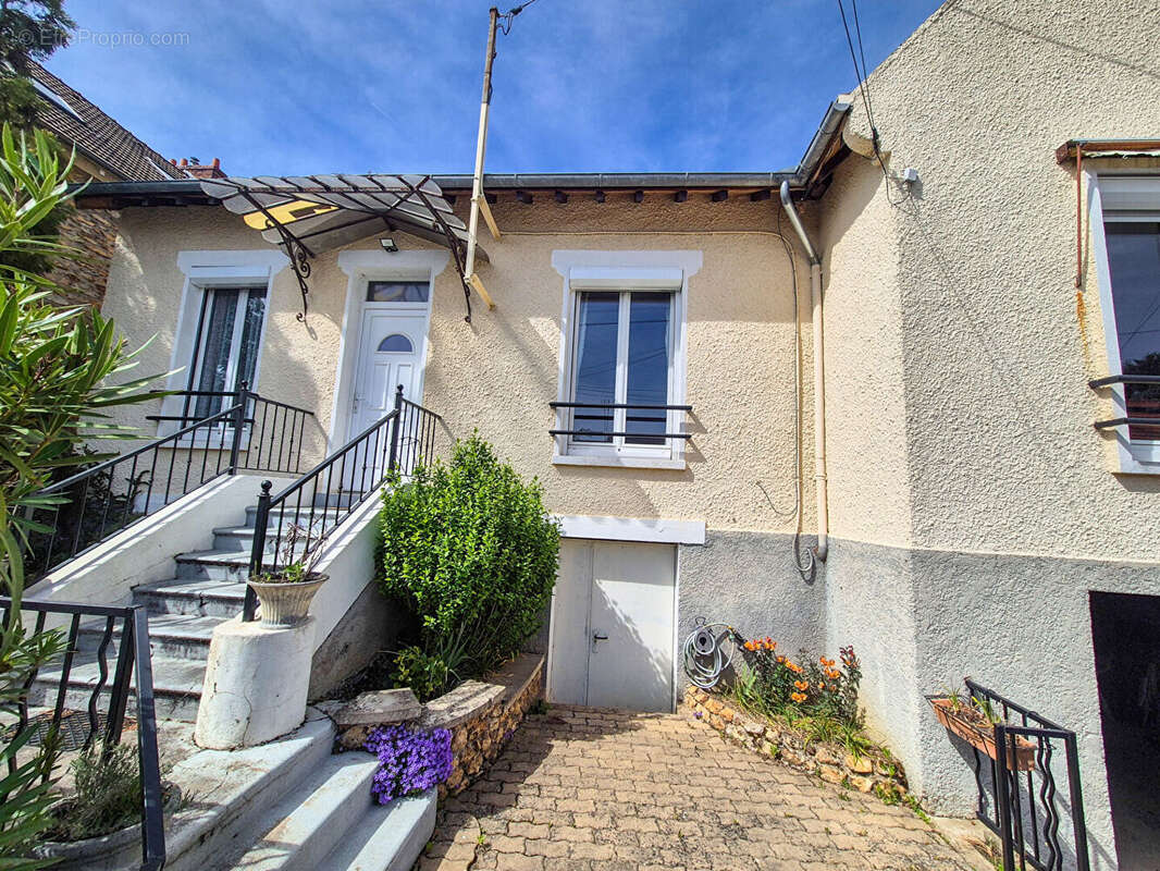 Maison à VAUX-LE-PENIL