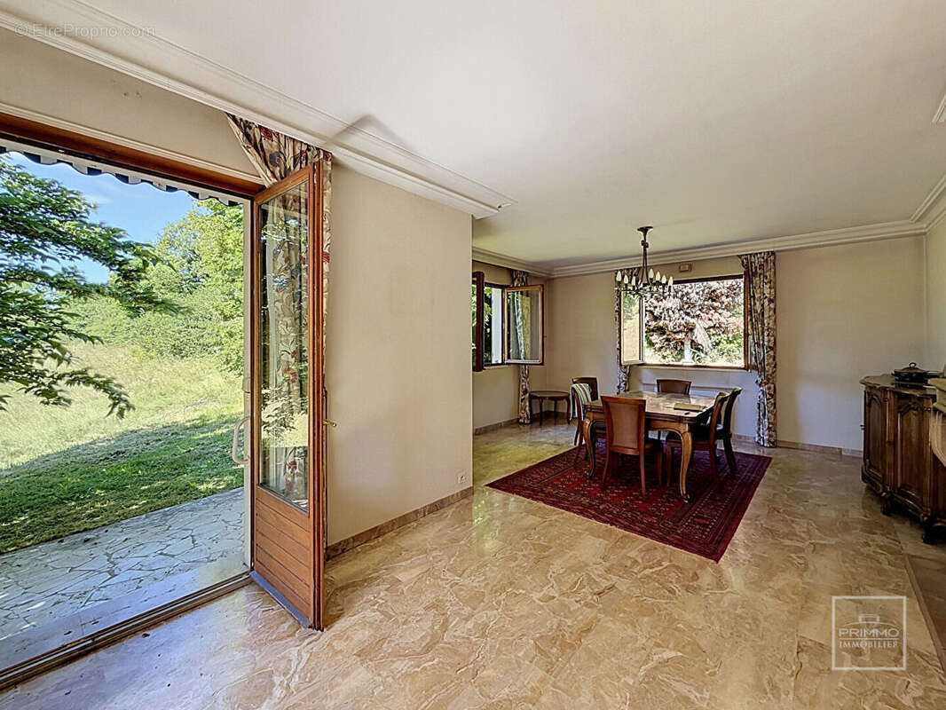 SAINT DIDIER AU MONT D'OR, Maison de 182 m² au calme avec beau potentiel - photo 6