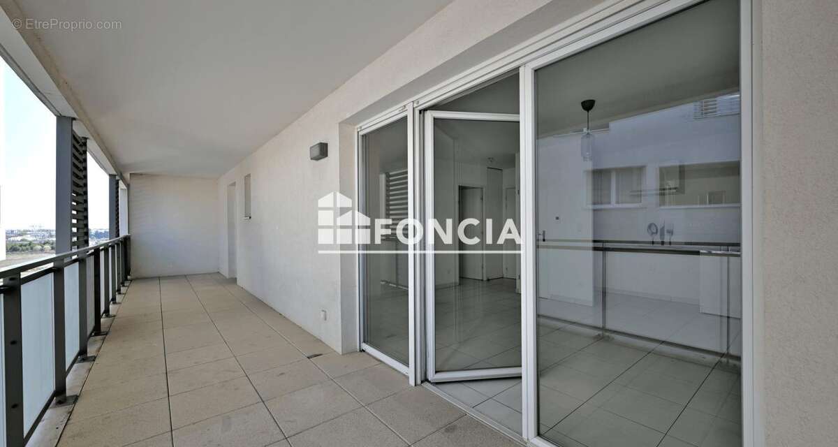 Appartement deux pièces 45M2 Port Marianne avec terrasse Parking - photo 5