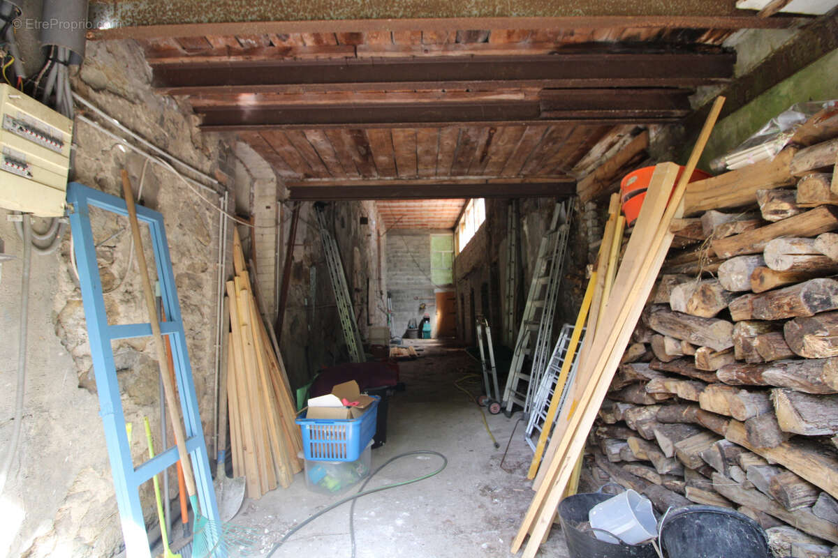Maison de caractere d'un volume 333 m2  + dependance 86 m2. - photo 19