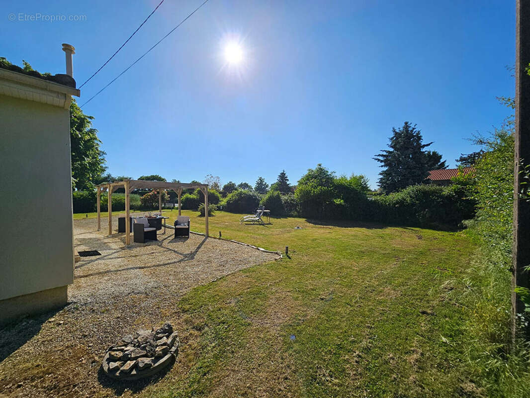 Maison à SAINT-PIERRE-D'EXIDEUIL