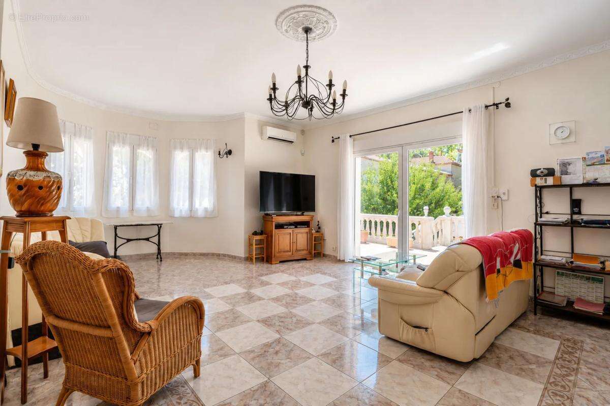 Villa plain pied 4 pièces - 116 m² - Candillargues - photo 2