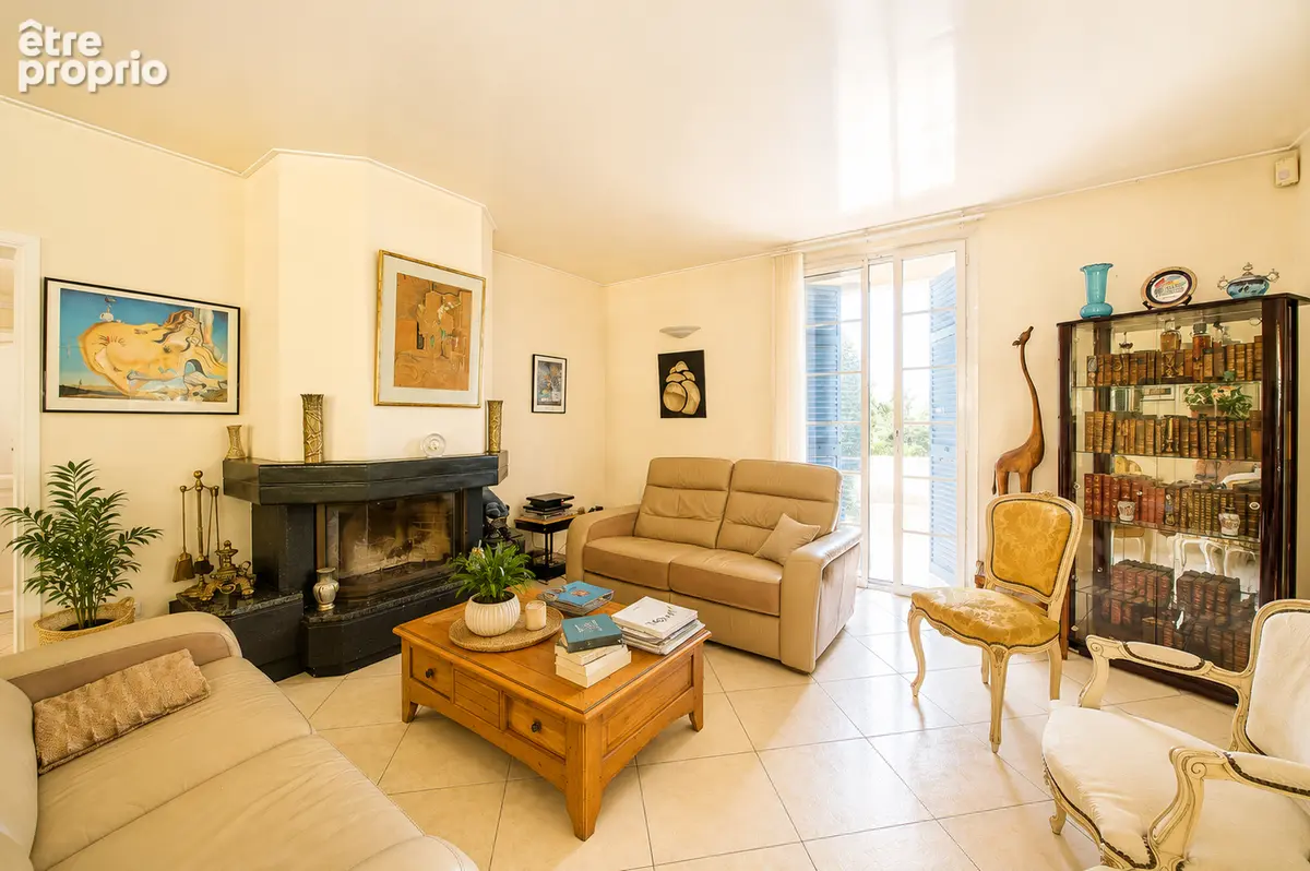 Maison familiale de 250 m² avec piscine et T2 indépendant . En plein coeur de Lucciana - photo 6