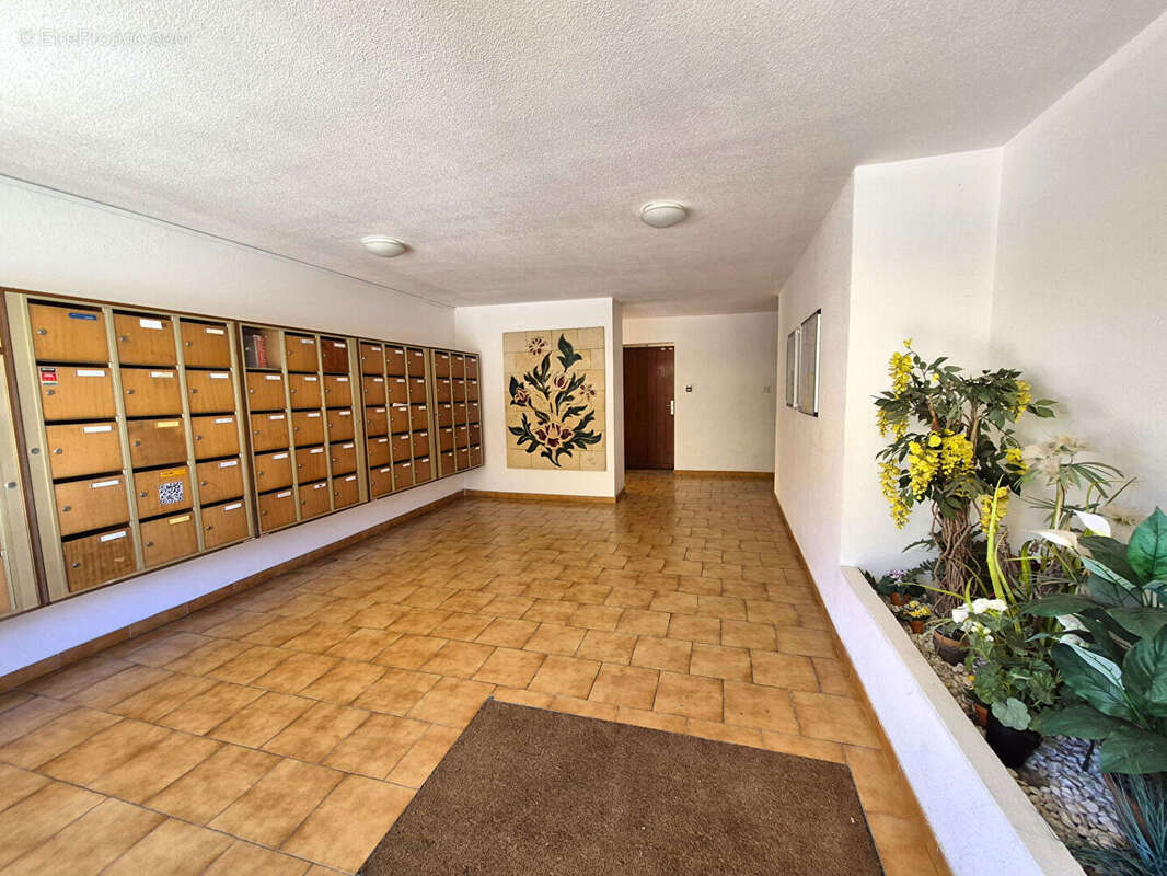 Appartement à SIX-FOURS-LES-PLAGES