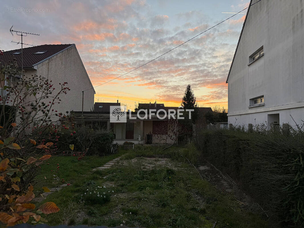 Maison à OZOIR-LA-FERRIERE