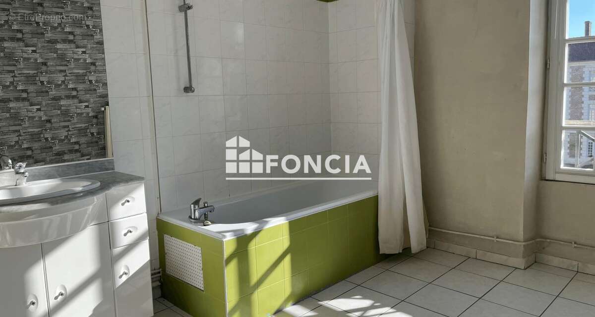 Appartement à LA FERE