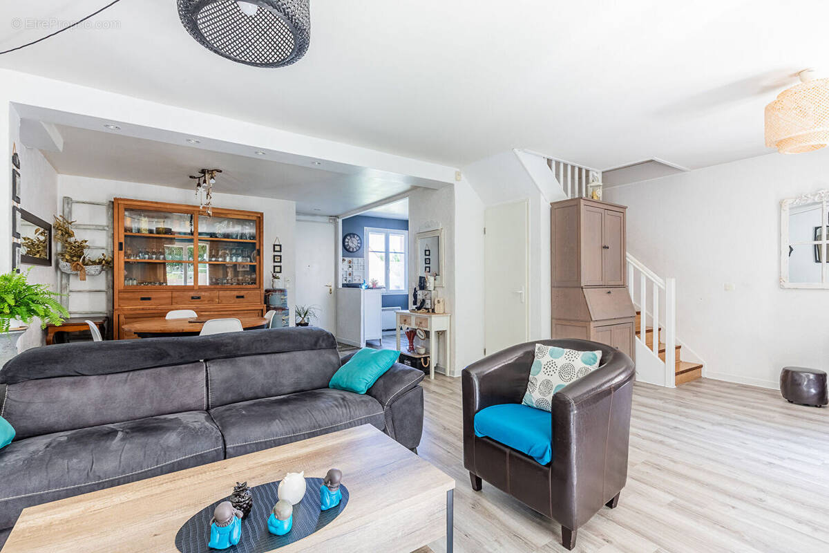 Maison à FLEURY-MEROGIS