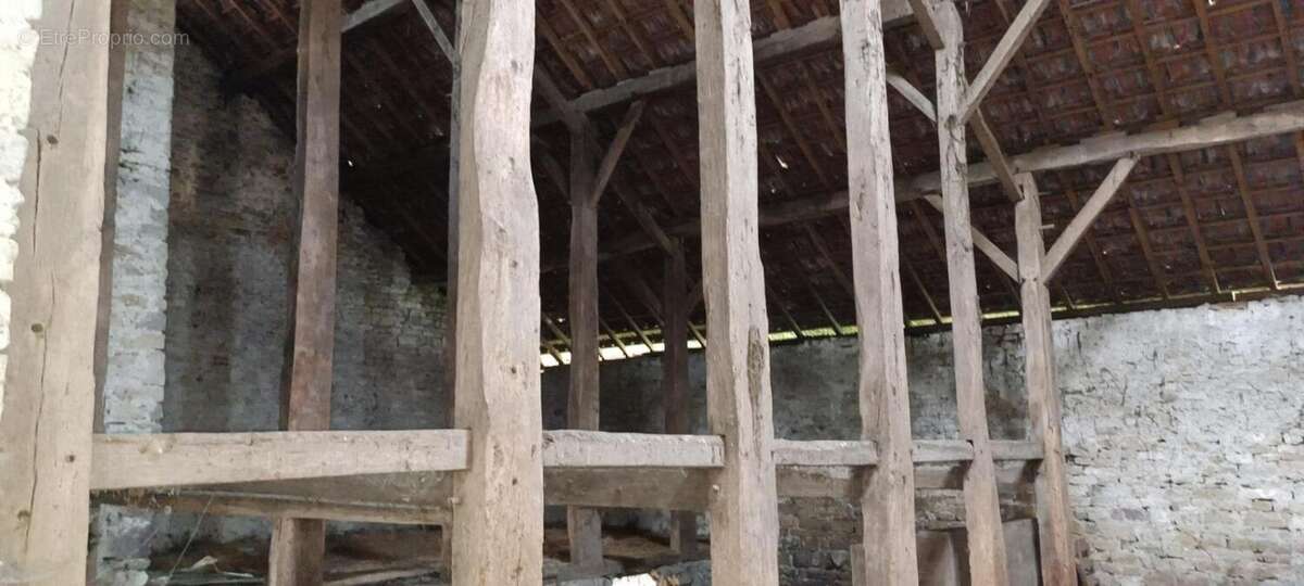 Corps de ferme 200m2  4 pièces et annexe  70300 Baudoncourt - photo 10