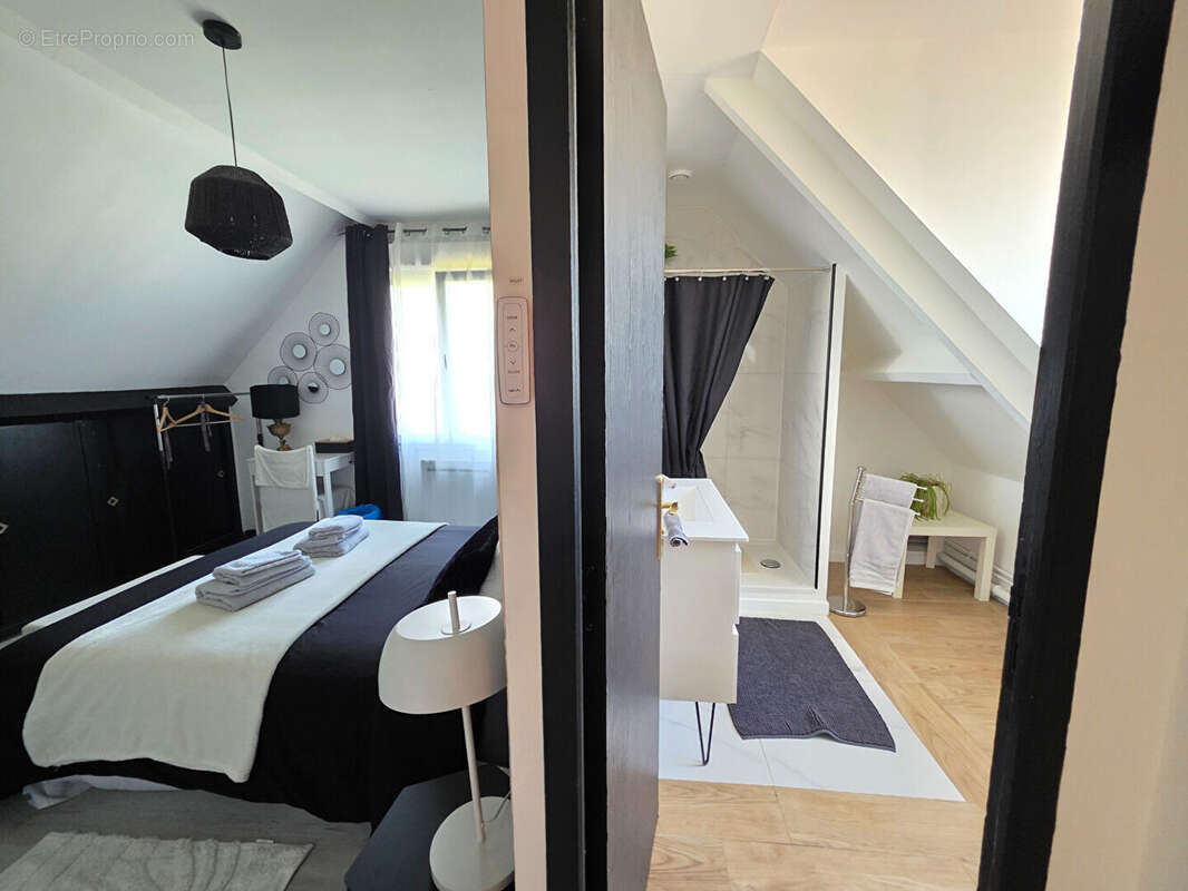 Maison à CREVECOEUR-LE-GRAND