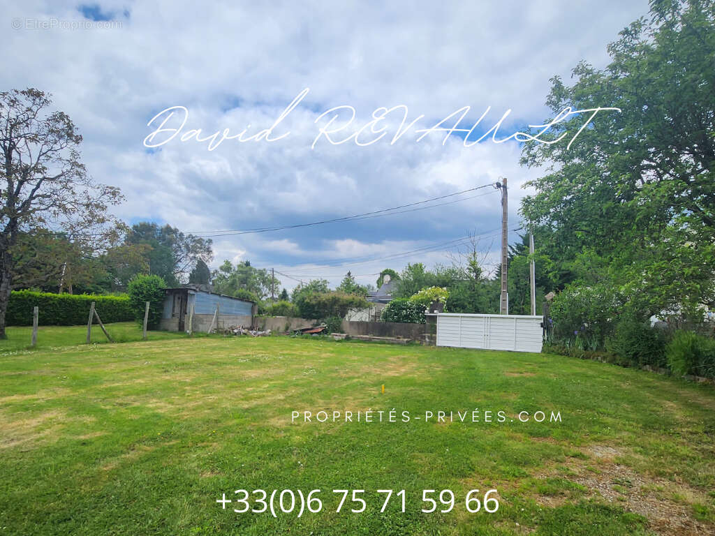 Terrain à LA TRINITE-SURZUR