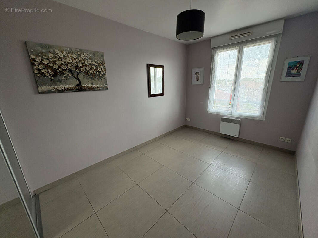 HAUBOURDIN - Appartement 3 pièces de 69 m² avec balcon plein sud, garage et parking - photo 6